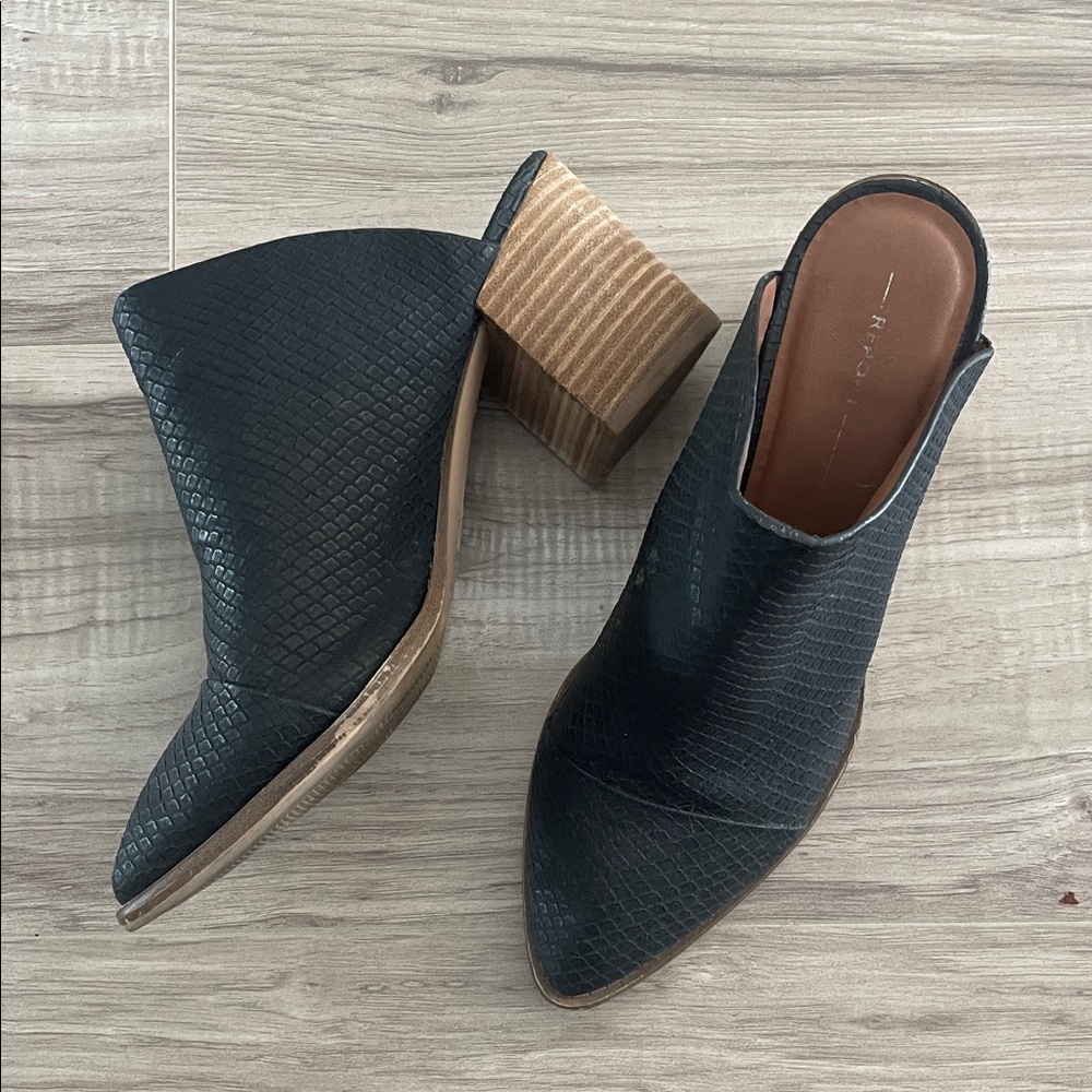 Report Black Textured Mules with Wooden Heel